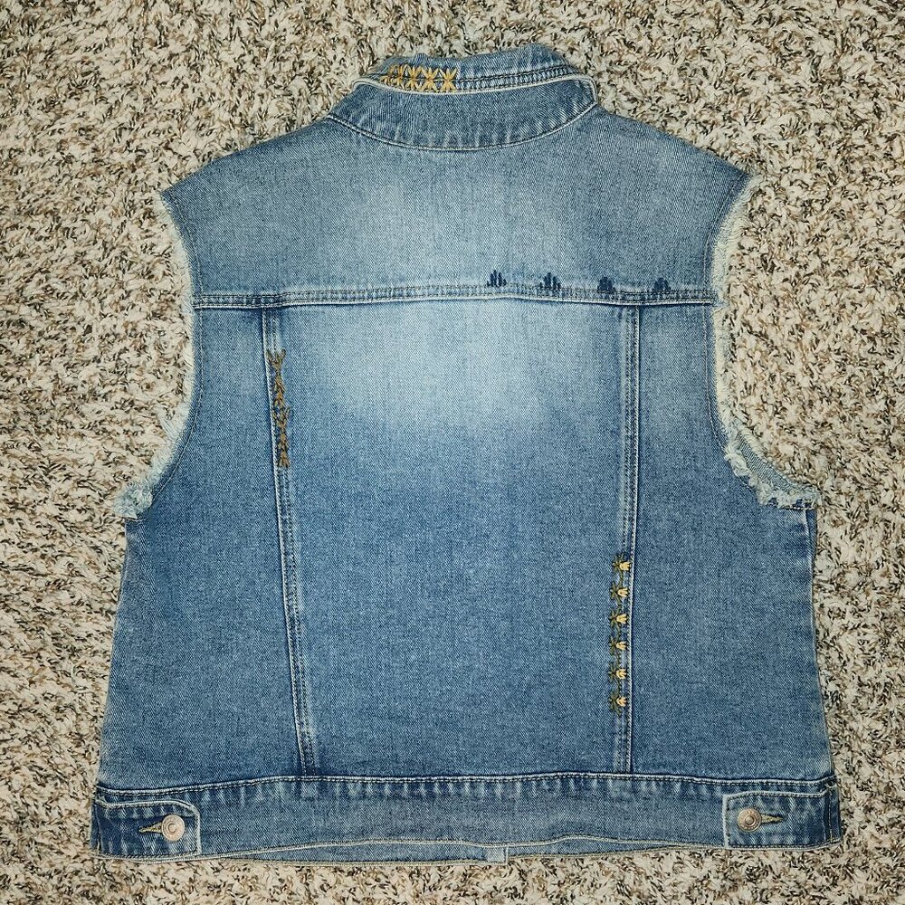 Cleo + Wolf Oversized Embroidered Denim Vest | Medium Wash | Western Boho 🤠 - Picture 6 of 15